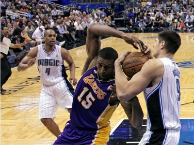 Metta World Peace aj Meeks zostávajú hráčmi Lakers