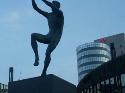 V NBA si pripomenuli, ako Petrovič vyškolil Olajuwona