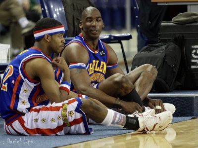 Na kúzelníka z Harlem Globetrotters spadla konštrukcia koša