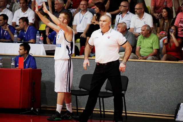 Výkonnosť Slovákov stúpa, tvrdí reprezentačný kouč Grznár