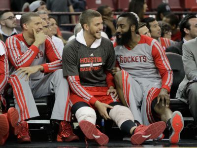 Harden pálil ako LeBron, dal 40 bodov za tri štvrtiny