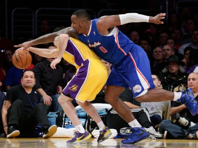 James má doma problém, rekordná prehra Lakers