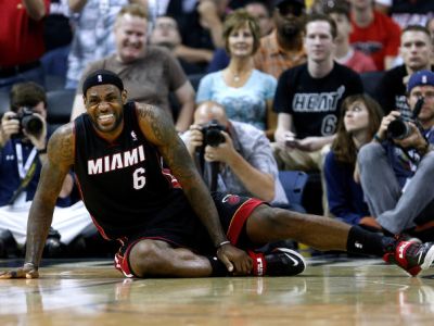 Philadelphia útočí na antirekord, San Antonio v play-off