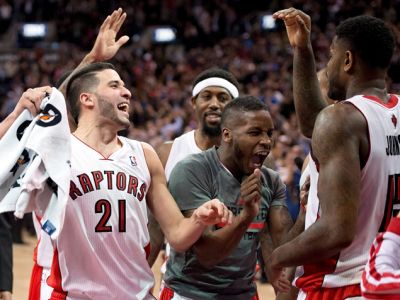LeBron vybavil triple-double za polhodinu