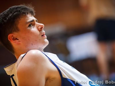Oliver Tot má šancu hrať v základe tímu NCAA