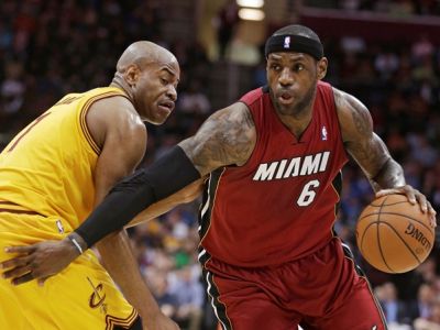 Odíde James z Miami, alebo za ním príde na Floridu Anthony?