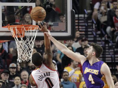 Philadelphia zvíťazila doma až na 15. pokus, suverénne Golden State
