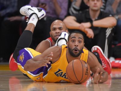 Memphis deklasoval Denver, Lakers sa dočkali víťazstva