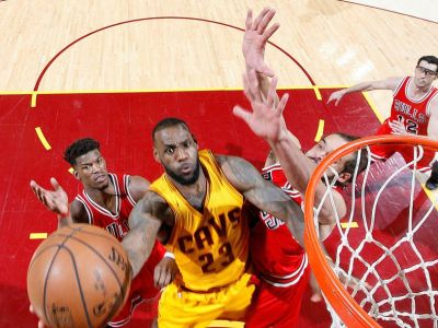 Cleveland vedie sériu s Chicagom, Clippers stále víťazstvo od postupu