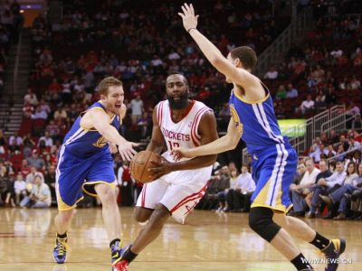 Warriors krok od postupu, nezastaviteľný Curry s trojkovým rekordom