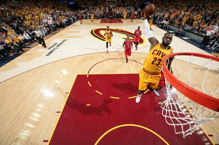 LeBron James smeruje k Michaelovi Jordanovi