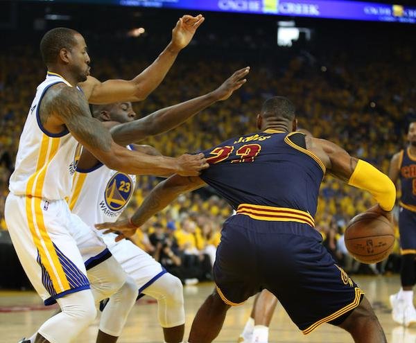 LeBron prináša zázraky, má na titul aj s priemernými hráčmi