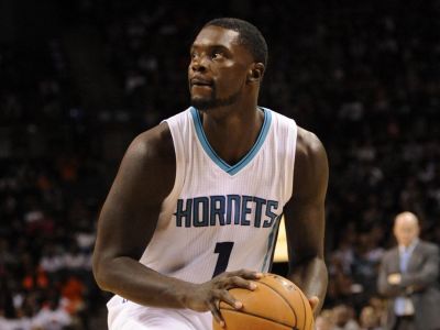 Stephenson zo Charlotte do LA Clippers, opačným smerom Barnes a Hawes