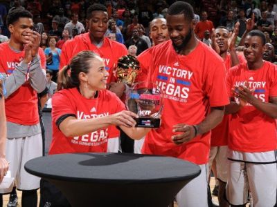 NBA je mužský svet? Becky Hammonová ukazuje opak