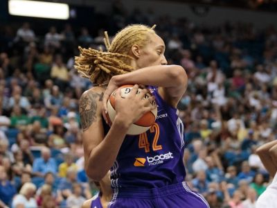 Connecticut prehral doma s Phoenixom 80:81