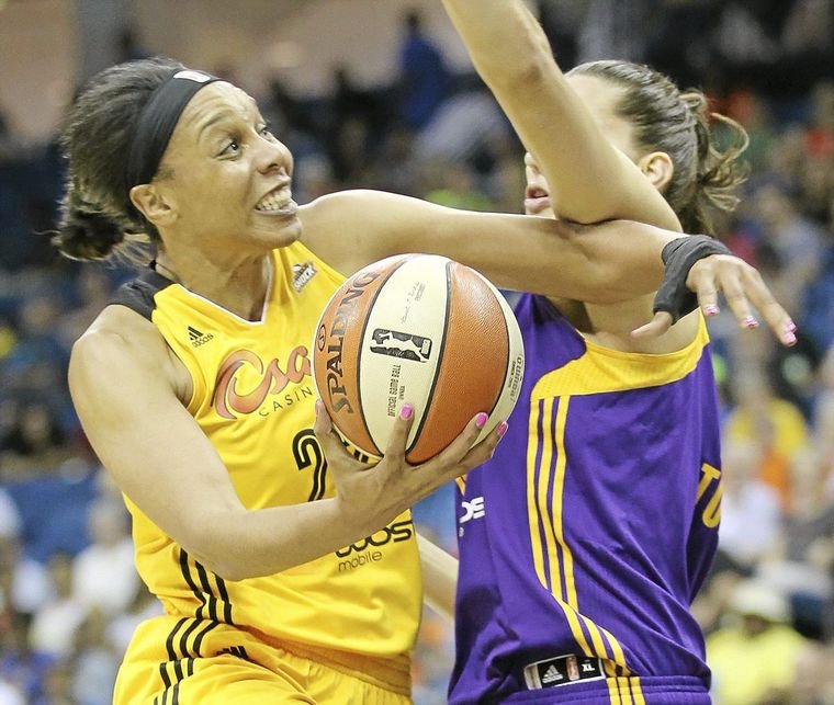 Sparks nestačilo ani 13 bodov Toliverovej, podľahli Tulse 66:76
