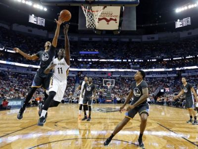 Curry prispel 53 bodmi k triumfu Golden State v New Orleans