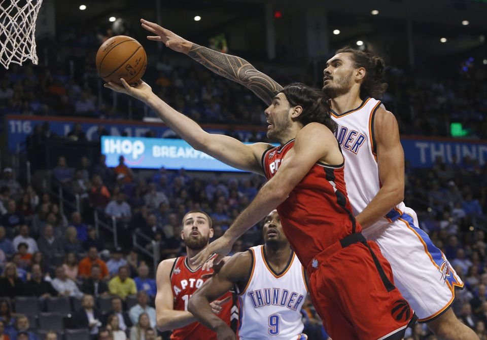 Hráči Toronta a Golden State stále stopercentní, Brooklyn bez víťazstva, James roztrhal dres