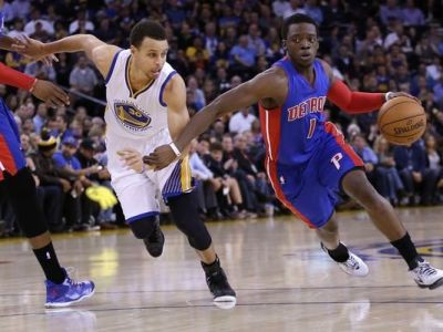 Warriors stále stopercentní, zdolali aj Detroit