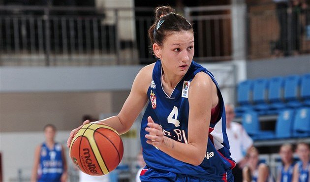 Kovačevičová sa vrátila na palubovky s protézou v drese CZ Belehrad