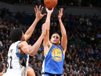 Curry potiahol Golden State 46 bodmi k víťazstvu nad Minnesotou