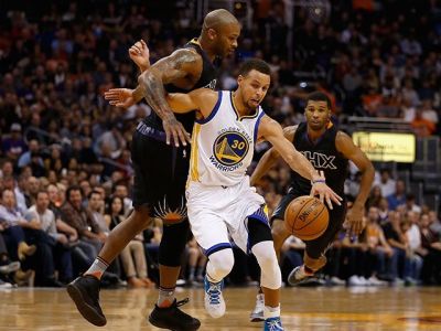 Warriors vyhrali aj vo Phoenixe a stále sú bez prehry, 50 bodov Hardena