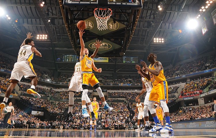 Golden State po triumfe v Indiane naďalej bez prehry