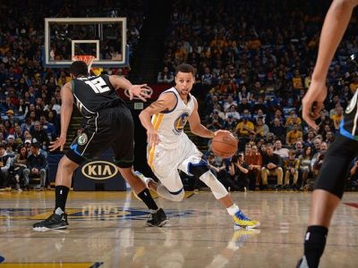 Warriors zdolali Milwaukee, vylepšili si bilanciu na 26-1