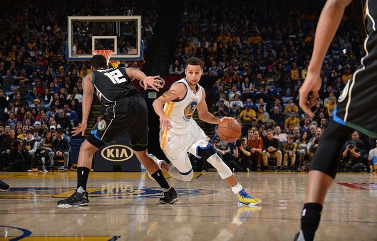 Warriors zdolali Milwaukee, vylepšili si bilanciu na 26-1