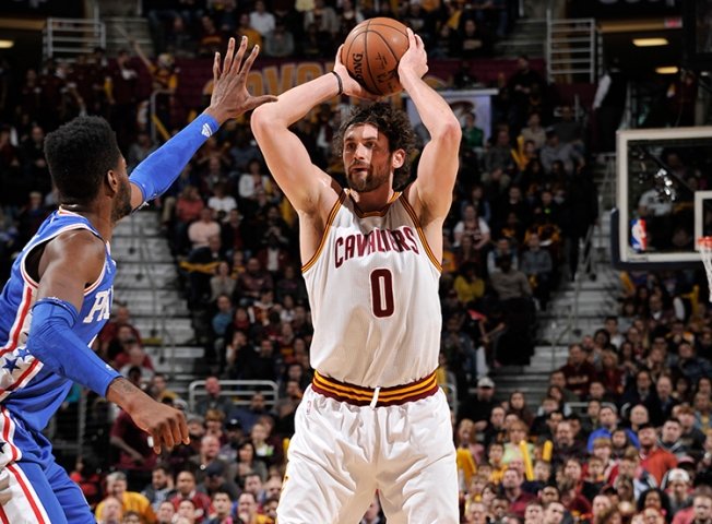 Cleveland s uzdraveným Irvingom zdolal Philadelphiu