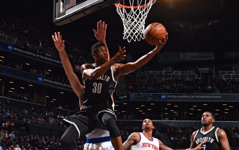 Brooklyn ukončil nelichotivú domácu sériu, obhajca s treťou prehrou
