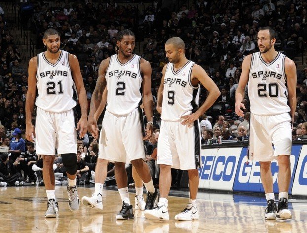 Golden State stále kraľuje, ale pomaličky ho dobieha skvelé San Antonio