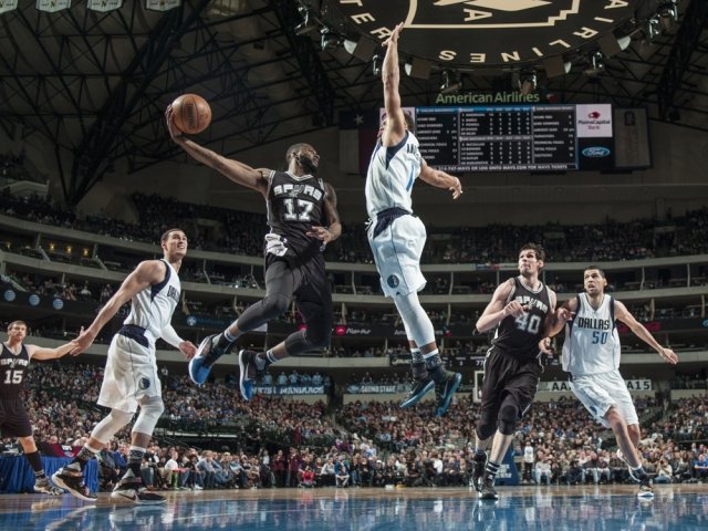 Spurs si poradili s Dallasom a zaknihovali tretiu výhru