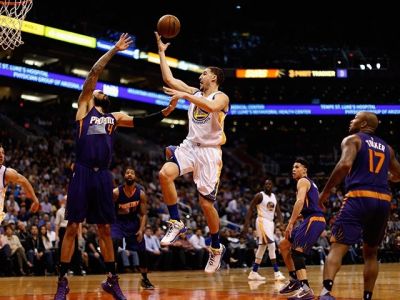 Warriors vyhrali aj vo Phoenixe a prepísali historické tabuľky súťaže