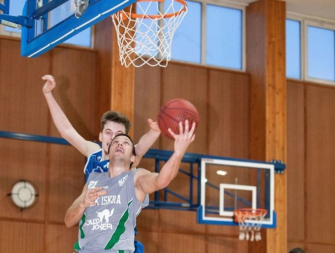 Škrobánek z Petržalky nastrieľal 10 trojok za polčas
