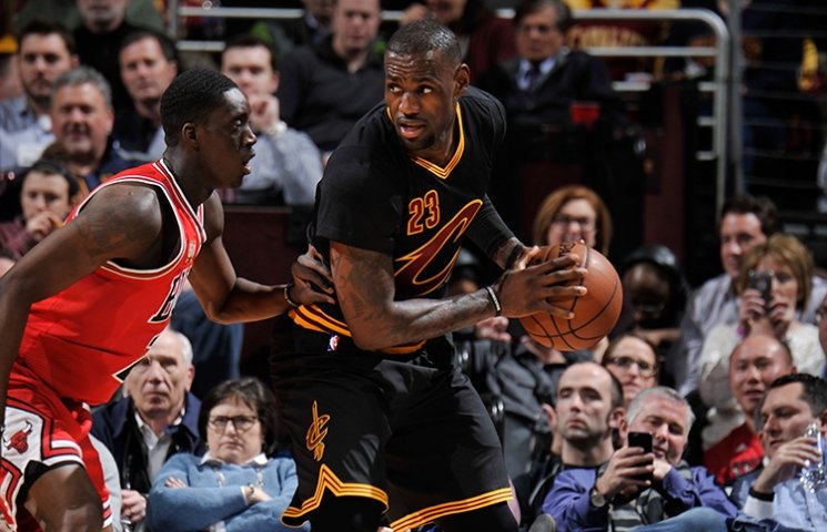 Cleveland zdolal Chicago 106:95, James zaznamenal 25 bodov