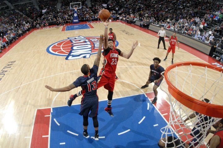 Davis s 59 bodmi rekordérom sezóny, Phoenix s 11. prehrou v rade