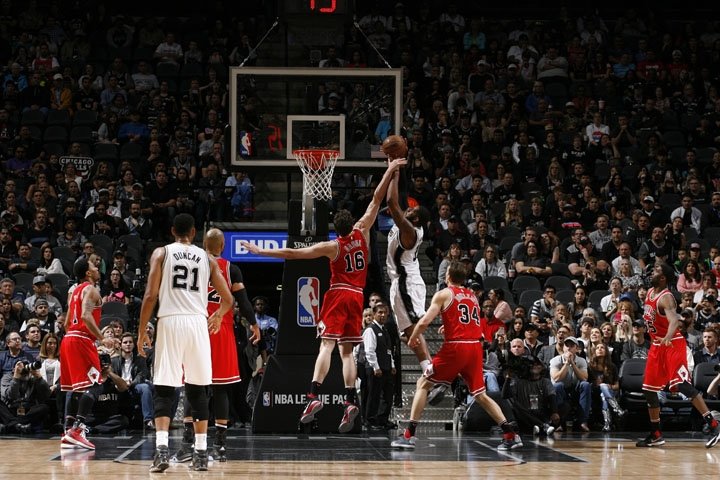 Spurs doma stále stopercentní, poradili si aj s Chicagom