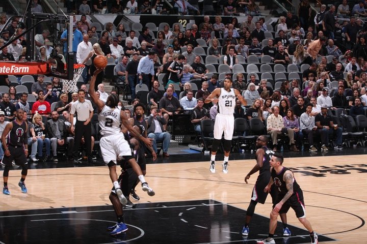 San Antonio doma valcuje, proti Clippers dosiahlo 33. víťazstvo v rade