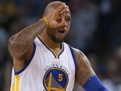 Warriors s 50. domácim víťazstvom v rade, Irving potiahol Cleveland