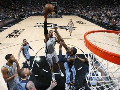San Antonio vyrovnalo rekord Chicaga, Golden State zdolalo Dallas