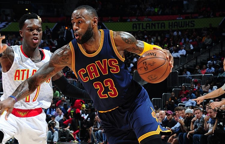 Cleveland vyhral v Atlante po predĺžení, rekordná séria GSW minulosťou