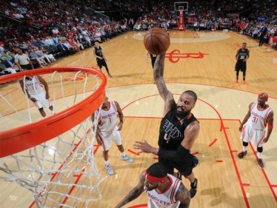 Phoenix ukončil sedemzápasovú šnúru prehier, Houston zdolal 124:115