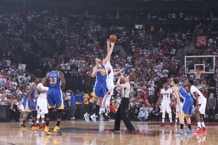 Golden State zdolalo Portland po predĺžení, v sérii vedie 3:1