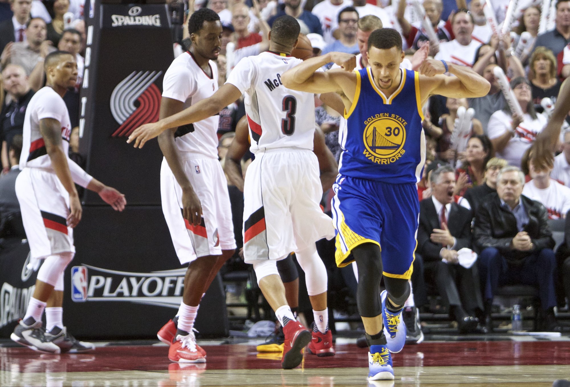 Curry sa trápil, nakoniec predviedol historický výkon