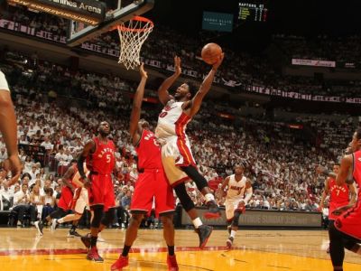 Miami zdolalo Toronto 103:91 a vynútilo si siedmy zápas