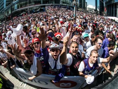 Toronto približuje basketbal k hokeju