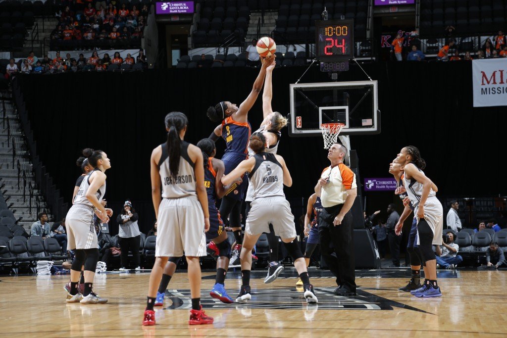 Hráčky Connecticut Sun uspeli v San Antoniu proti Stars