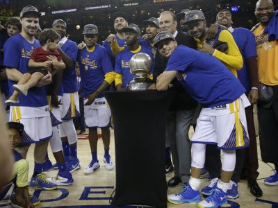 Golden State zvládlo skvelý obrat. Curry ukázal, prečo je MVP