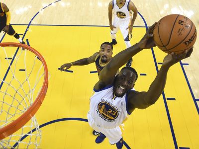 Golden State zatiaľ historicky drví Cleveland
